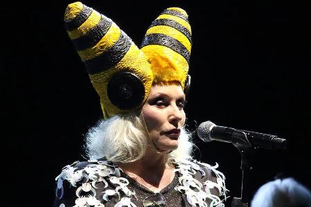 Debbie Harry von Blondie auf der Bühne