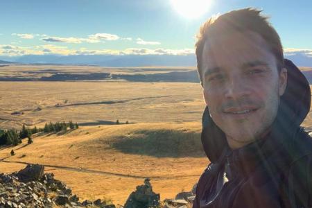 Schauspieler Kostja Ullmann genießt die Zeit für sich in Neuseeland