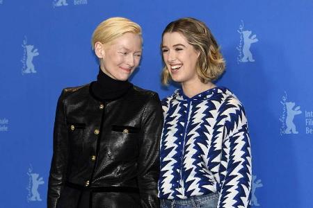 Tilda Swinton (l.) mit ihrer Tochter Honor bei der Berlinale
