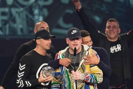 RAF Camora (l.) und Bonez MC bei dem Gewinn der 1Live Krone