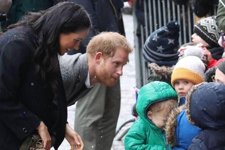 Herzogin Meghan und Prinz Harry in Bristol bei der Begrüßung der kleinen Fans