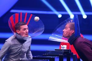 "Das Duell um die Welt": Klaas Heufer-Umlauf (l.) und Joko Winterscheidt lassen Promis bei skurrilen Aufgaben antreten