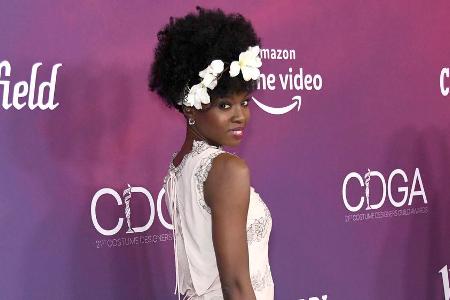 Danai Gurira im Hippie-Outfit