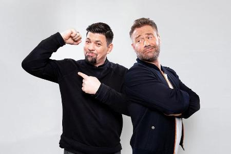 Tim Mälzer (l.) und Sasha stehen sich bei 