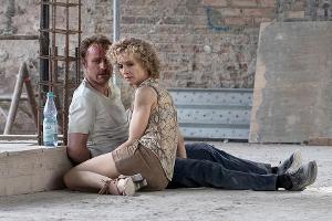 "Tatort: Dunkelfeld": Hauptkommissar Karow (Mark Waschke) und Christine (Ursina Lardi), die Witwe seines toten Partners, bef...