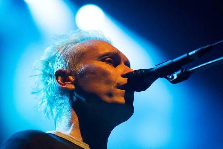 Sänger und Gitarrist Farin Urlaub während eines Konzerts von Die Ärzte