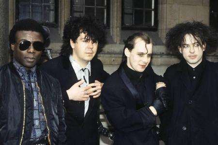 The Cure vor der Welttour im Jahr 1984 (v.l.): Andy Anderson, Laurence Tolhurst, Porl Thompson und Robert Smith