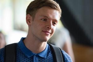 Alex (Timur Bartels) findet trotz seiner Eigenheiten wahre Freunde im "Club der roten Bänder".