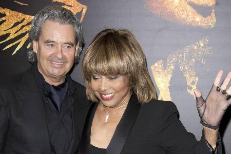 Tina Turner mit ihrem Mann bei einem Auftritt in London
