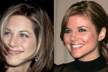 Jennifer Aniston (l.) als Rachel Green und Tiffani Thiessen