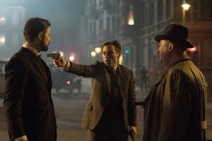 "Babylon Berlin": Kriminalkommissar Gereon Rath (Volker Bruch, M.) und sein Chef Bruno Wolter (Peter Kurth, r.) legen sich m...