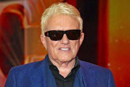 Dank 15 Kilo Gewichtszunahme gehen Heinos Sakkos nicht mehr zu