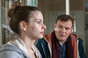 "Tatort: Adams Alptraum": Hauptkommissar Jens Stellbrink (Devid Striesow) mit Anna Haasberger (Inga Lessmann), der Tochter d...