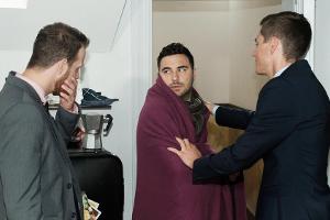 "Unter uns": Easy (M.) erträgt die ständigen Streitereien zwischen Tobias (l.) und Ringo nicht mehr