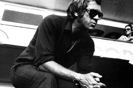Steve McQueen mit einer seiner zahlreichen Uhren