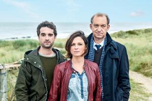 "Nord Nord Mord: Sievers und die Frau im Zug": Der neue Leiter des Sylter Kommissariats, Carl Sievers (Peter Heinrich Brix, ...