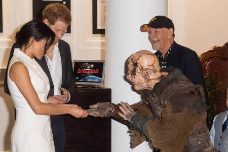 Prinz Harry und Herzogin Meghan auf Tuchfühlung mit einem Ork