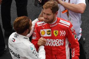 Sebastian Vettel (r.) und Lewis Hamilton nach dem Großen Preis von Mexiko