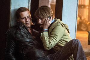 "Tatort: Kopfgeld": Kallwey (Britta Hammelstein) holt Hilfe für den verletzten Tschiller (Til Schweiger)