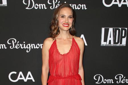 Natalie Portman begeistert als Lady in Red