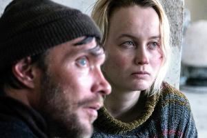 "Frankfurt, Dezember '17": Lennard (Chrisoph Luser) und Sam (Ada Philine Stappenbeck)