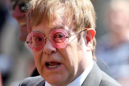 Eine Ohrentzündung hat Elton John erwischt