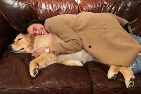 Schauspielerin Nina Dobrev auf Kuschelkurs