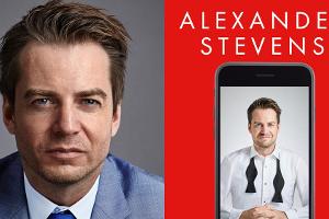 Dr. Alexander Stevens und das Cover seines neuen Buchs "Verhängnisvolle Affären"