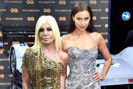 Irina Shayk und Donatella Versace als glitzerndes Pärchen bei den 