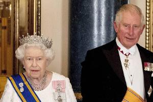 Mutter und Sohn, Königin und Thronfolger: Queen Elizabeth II. und Prinz Charles