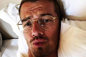 Nackige Grüße von Joko Winterscheidt