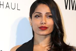 Die indische Schauspielerin Freida Pinto hat glänzendes Haar - welches Geheimnis steckt dahinter?