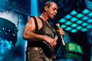 Rammstein-Frontmann Till Lindemann und der Rest der Band gehen 2019 erstmals auf Stadiontour
