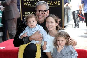 Jeff Goldblum und Emilie Livingston mit den beiden gemeinsamen Söhnen bei der Einweihung seines Sterns auf dem Hollywood Wal...