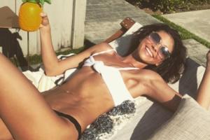 Serien-Star Sarah Hyland verabschiedet sich feuchtfröhlich von ihrem vergangenen Lebensjahr