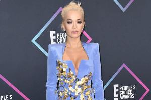 Rita Ora erschien bei den People's Choice Awards in dieser Robe von Versace