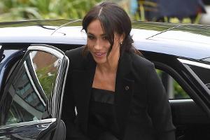 Herzogin Meghan erschien in London in einem Hosenanzug