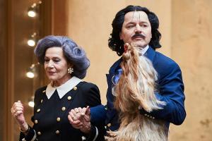 "Der große Rudolph": Else und Rudolph Moshammer auf dem Weg ins Ladengeschäft "Moshammer"