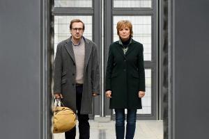 "Kommissarin Lucas: Das Urteil": Bernd Stach (Florian Teichtmeister) wird aus dem Gefängnis entlassen und Kommissarin Lucas ...