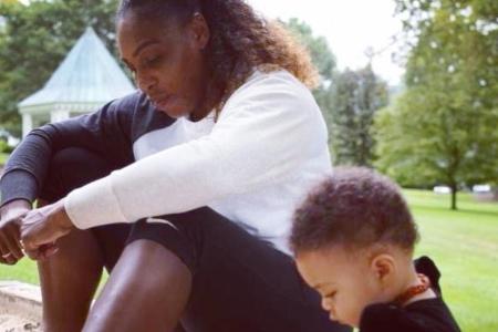 Serena Williams mit Tochter Olympia im Sandkasten