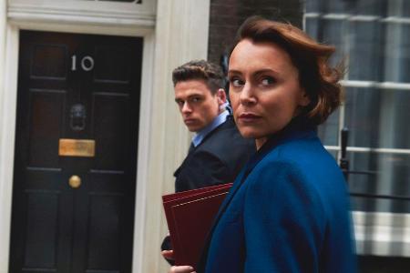 Kriegsveteran David Budd (Richard Madden) muss Innenministerin Julia Montague (Keeley Hawes) schützen