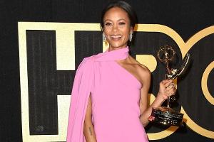 Thandie Newton mit ihrem Emmy bei einer After Party des Senders HBO