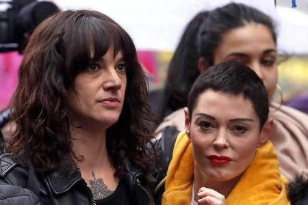 Im März prostetierten Asia Argento (l.) und Rose McGowan noch gemeinsam in Rom