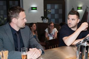 "Unter uns": Easy (r.) lässt Spohn aufgebracht abblitzen