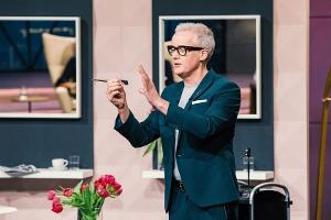 Friseurmeister Frank Brormann zeigt "Calligraphy Cut"