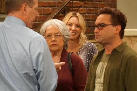 Kaley Cuoco hat endlich ein Bild mit Kathy Bates