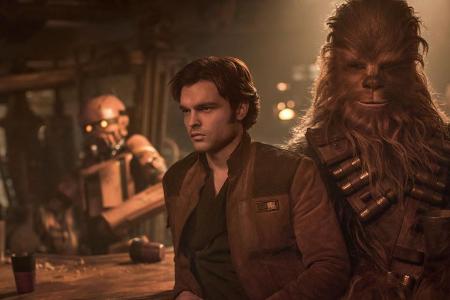 Ziemlich beste Weltraum-Freunde: Han Solo (Alden Ehrenreich, l.) und sein Co-Pilot Chewbacca (Joonas Suotamo)
