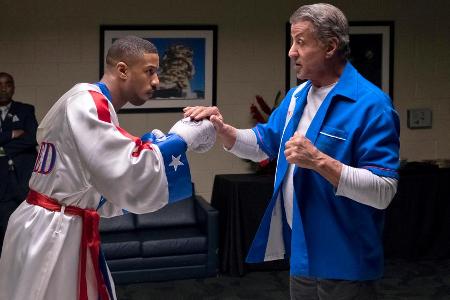 Rocky (Sylvester Stallone, r.) und sein Schützling Adonis (Michael B. Jordan)