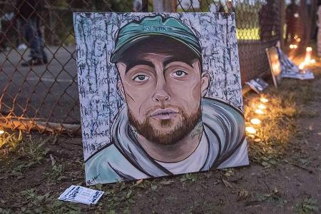 Ein Gemälde von Rapper Mac Miller im Blue Slide Park von Pittsburgh