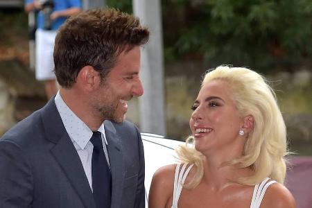Lady Gaga und Bradley Cooper bei ihrer Ankunft in Venedig